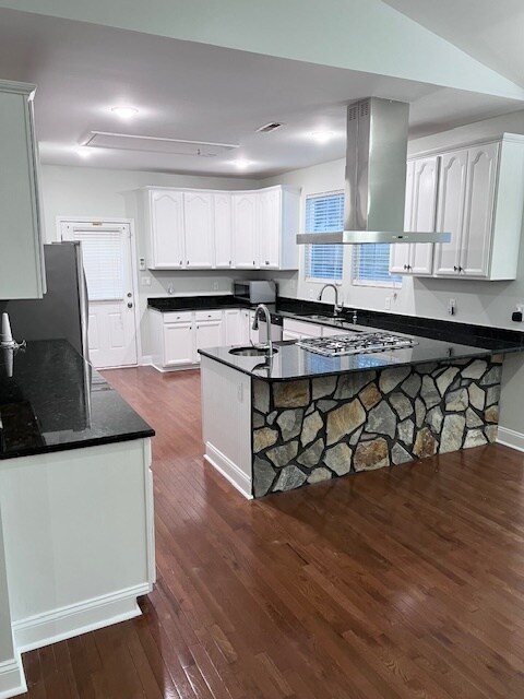 Building Photo - 607 Van Dr