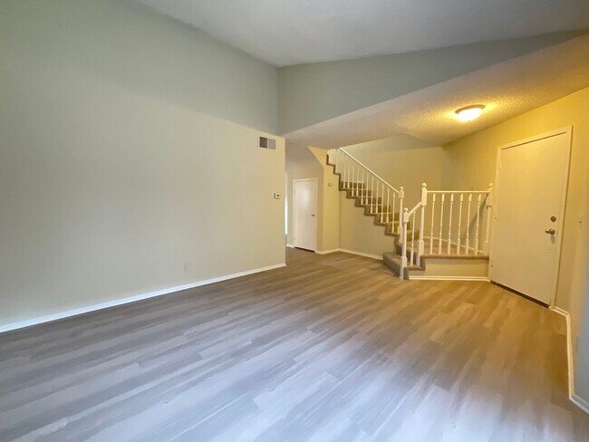 Foto del edificio - The Gables Townhomes: 2 Bed 2.5 Bath Attac...
