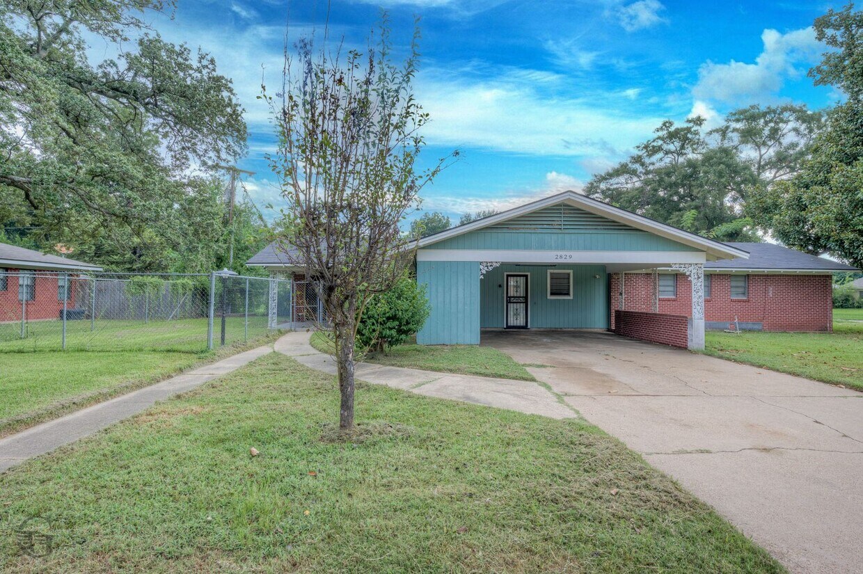 Primary Photo - 2829 Doles Pl