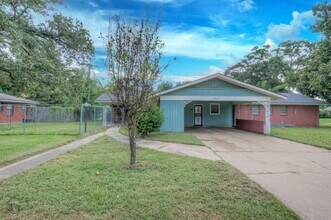 Building Photo - 2829 Doles Pl
