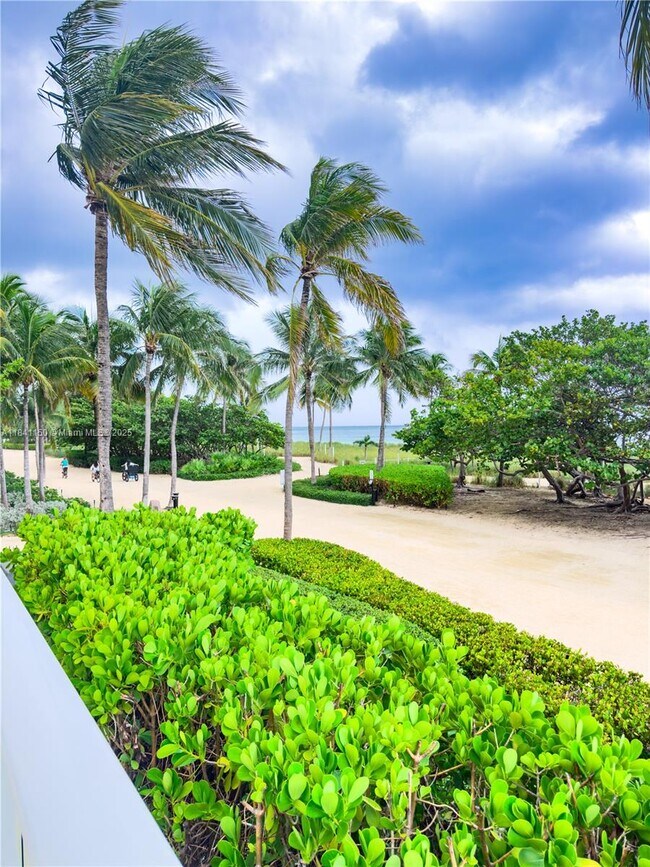 Foto del edificio - 10185 Collins Ave