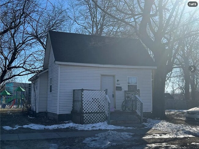 Building Photo - 1045 E Condit St