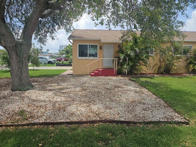 Foto del edificio - 175 174th Terrace E