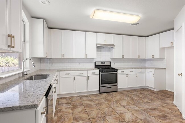 Building Photo - 7016 Albacete Ln