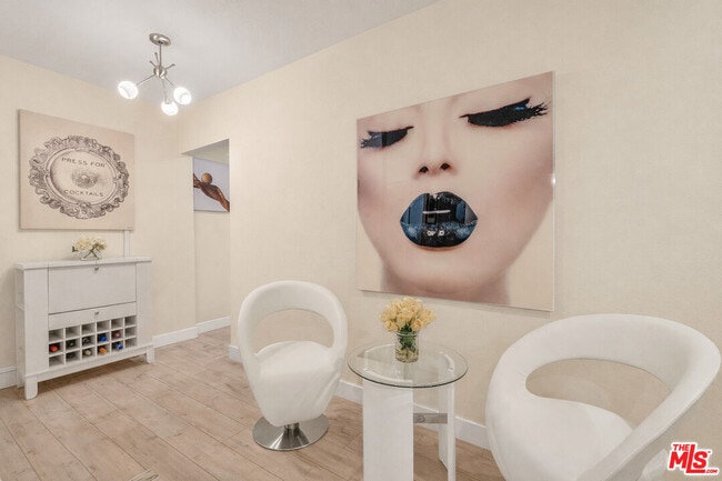 Building Photo - 927 Kings Rd