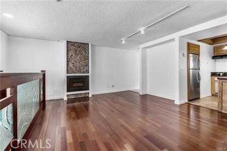 Building Photo - 323 S Broadway