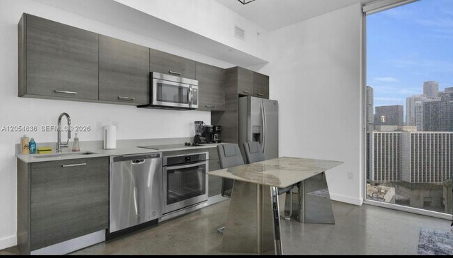 Foto del edificio - 151 SE 1st St