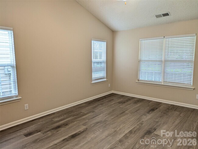 Foto del edificio - 2151 Wexford Way