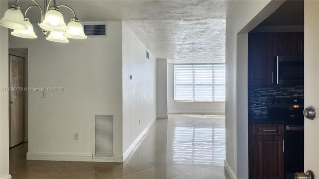 Foto del edificio - 1475 NE 125th Terrace