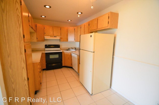 Building Photo - 1327 S Pine Ridge Cir