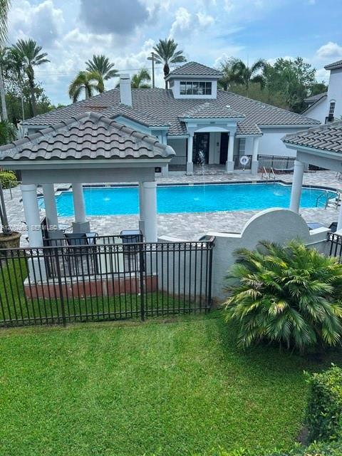 Building Photo - 725 SW 148th Ave
