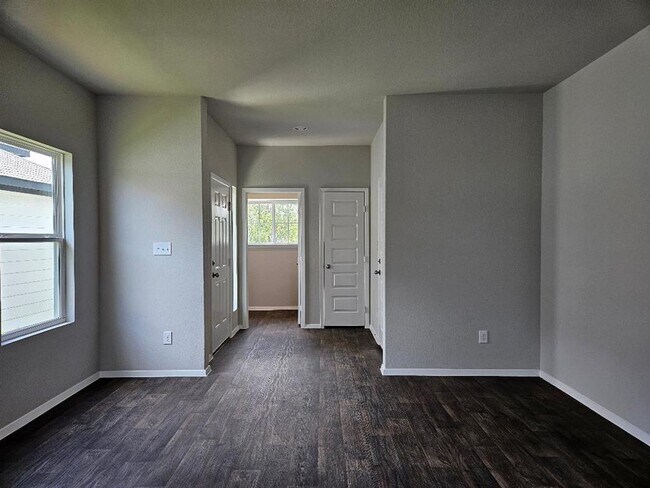 Building Photo - 147 Huckleberry Ln