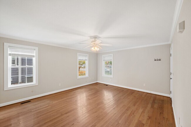 Foto del edificio - MOVE-IN READY! Quiet Neighborhood near Sho...