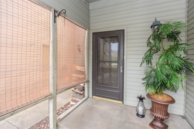 Building Photo - 326 Villa Dr