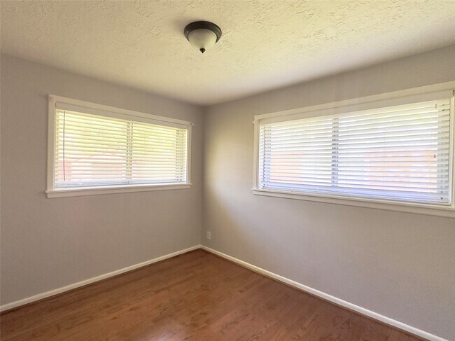 Foto del edificio - 1418 Murrayhill Dr