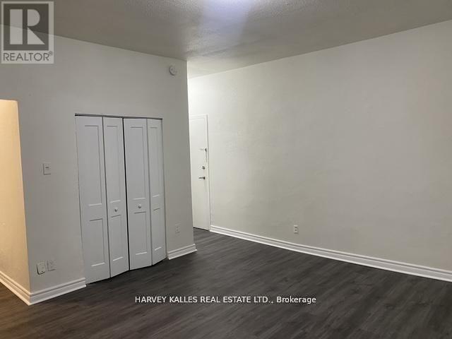 Photo du bâtiment - 1582 Bathurst St