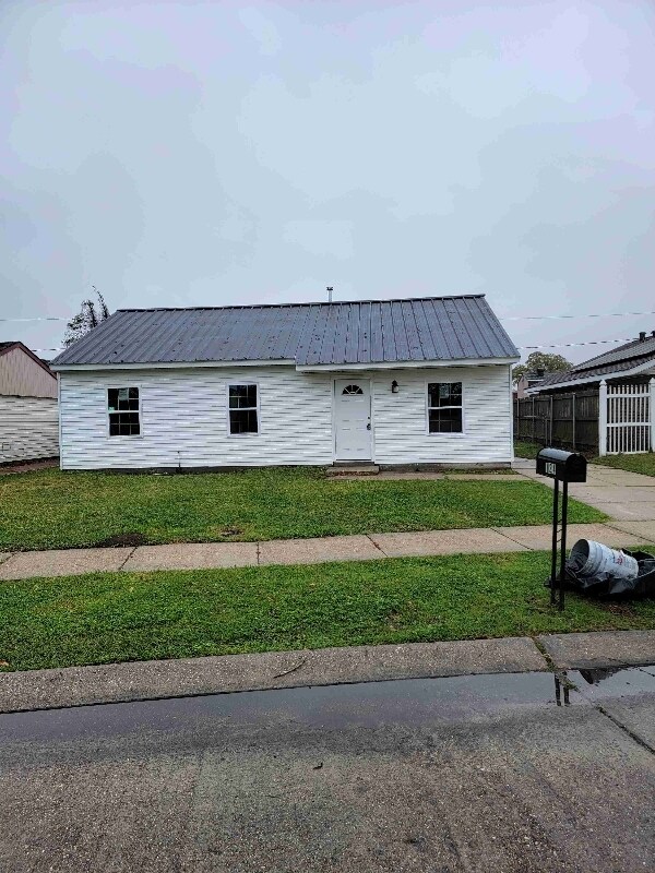 Primary Photo - 124 Jeanne Dr
