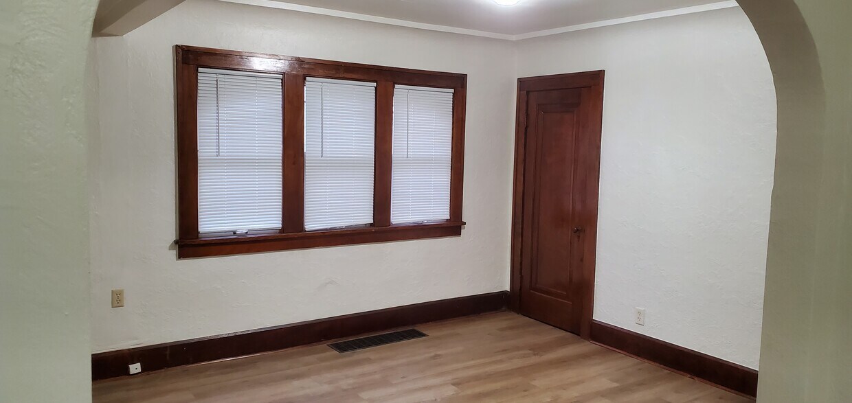 Living room - 1423 Isabelle Ave
