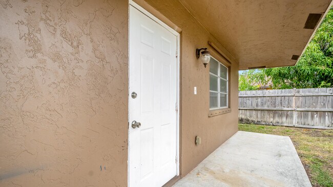 Foto del edificio - 1603 Holly St