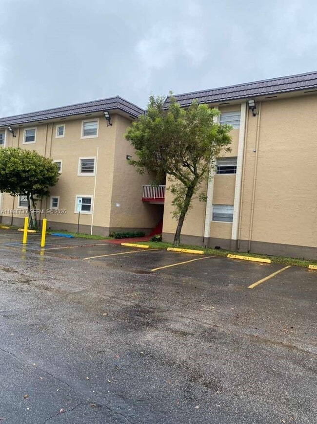 Building Photo - 4655 Palm Ave