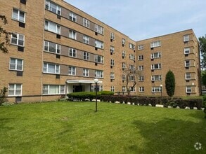 Building Photo - 6160 N Damen Ave