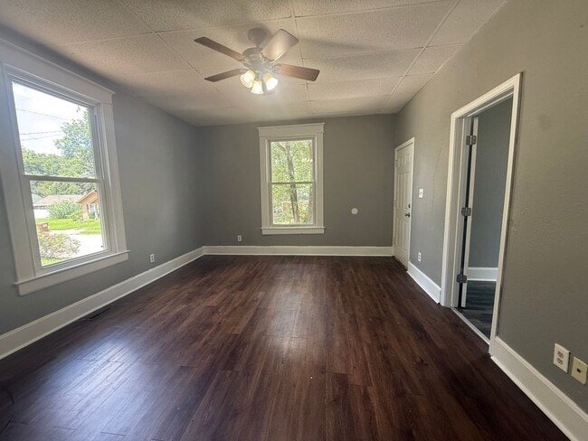 Building Photo - 3 bedroom 2 bath