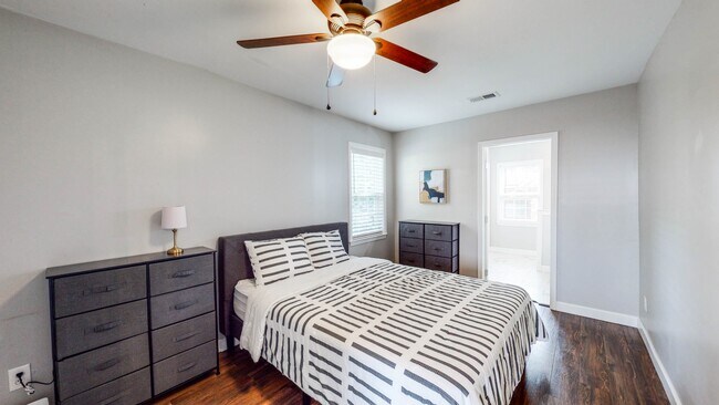 Foto del edificio - 2052 Baker Rd NW