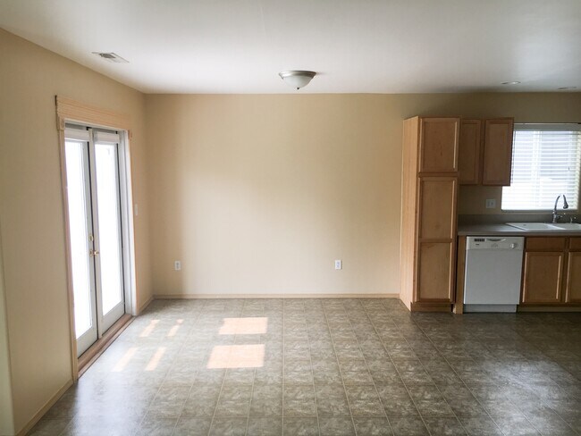 Building Photo - 4 Bedroom In the Heart of South Richland