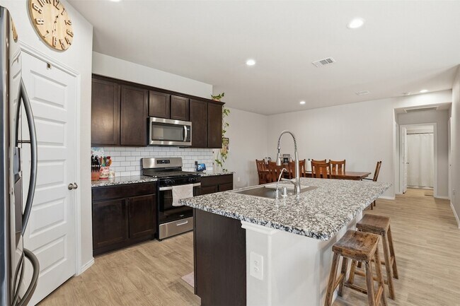 Foto del edificio - 11016 33rd Ave N