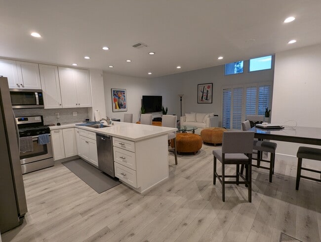 Building Photo - 20 Corsica Dr