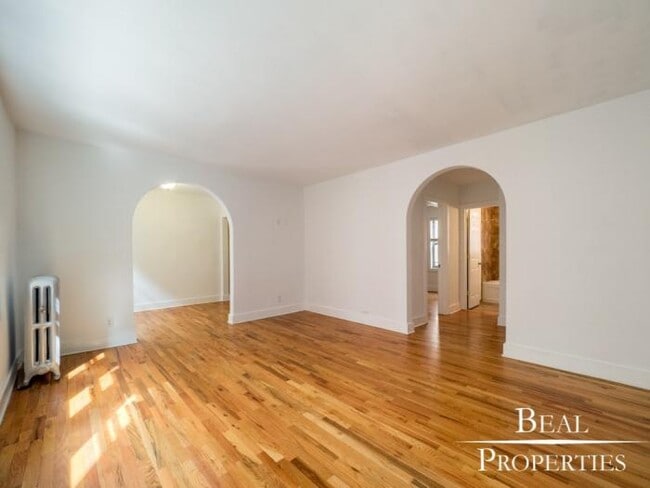 Building Photo - 1 bedroom in CHICAGO IL 60657