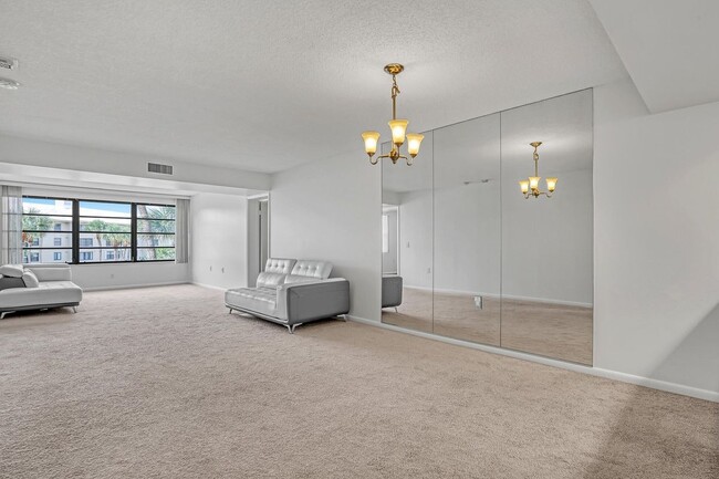 Foto del edificio - 3511 Village Blvd