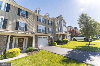 Building Photo - 218 Tall Trees Cir