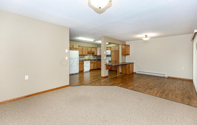 Building Photo - APPLICATION PENDING -- Massive 2 bedroom a...