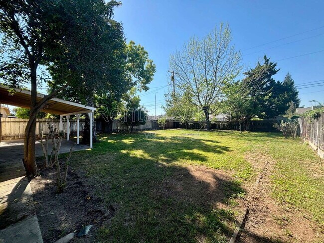 Foto del edificio - 1531 Marguerite St