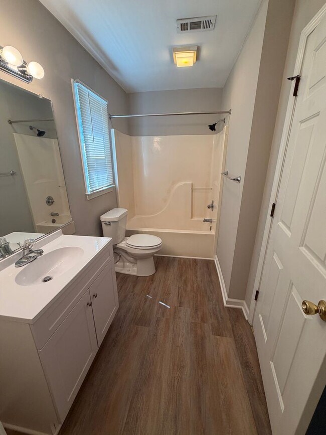 Foto del edificio - 1724 Carriage Cove Ln