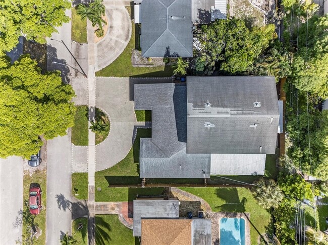 Building Photo - 2012 NW 12th Ave