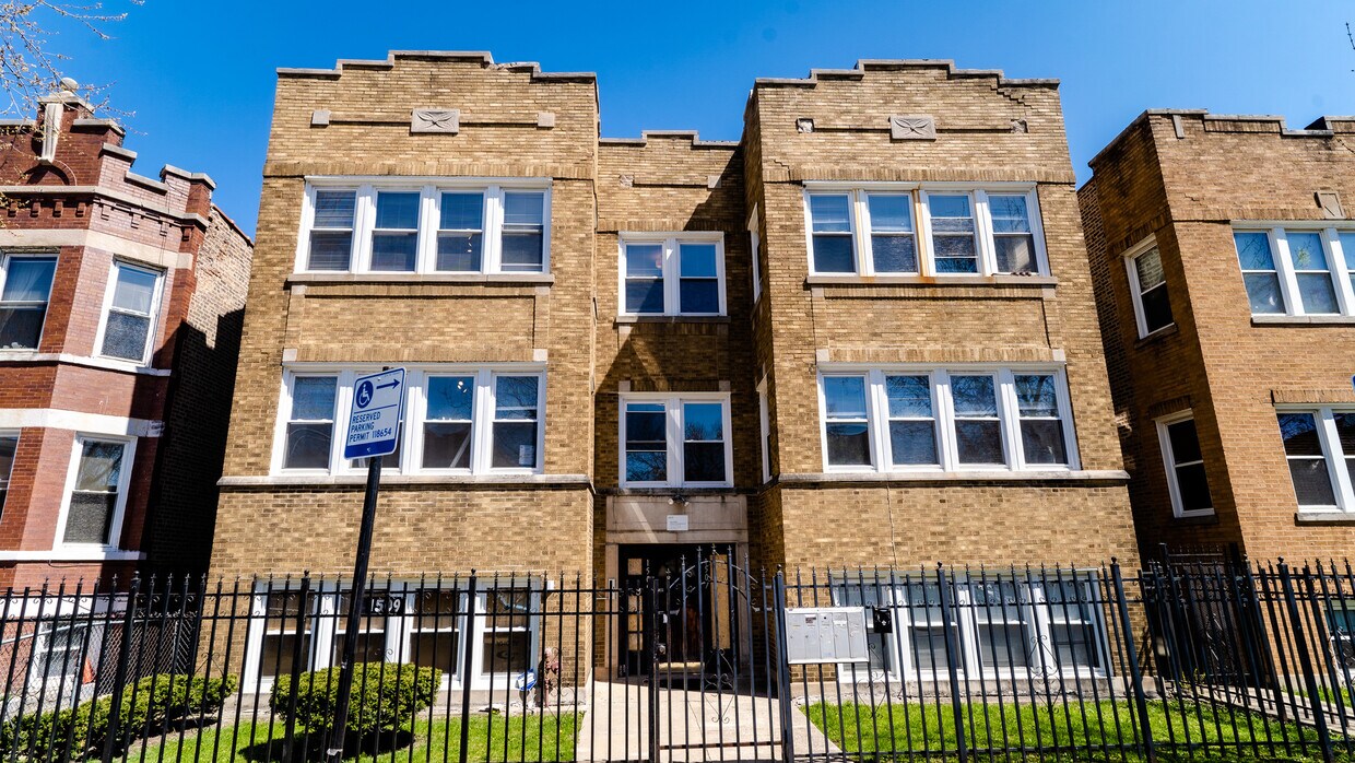 Primary Photo - 1509 N Avers Ave