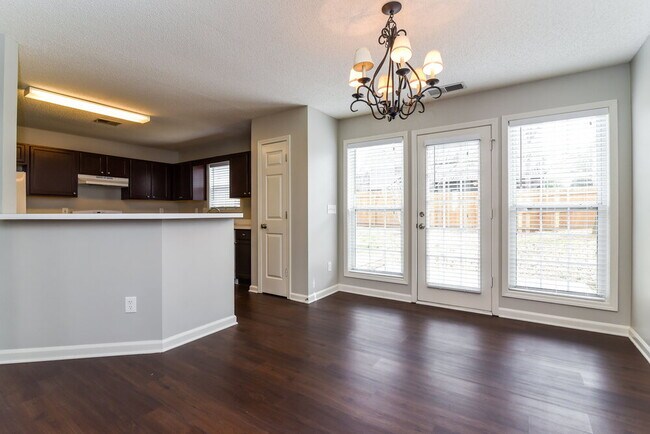 Foto del edificio - 4323 Chesapeake Trace