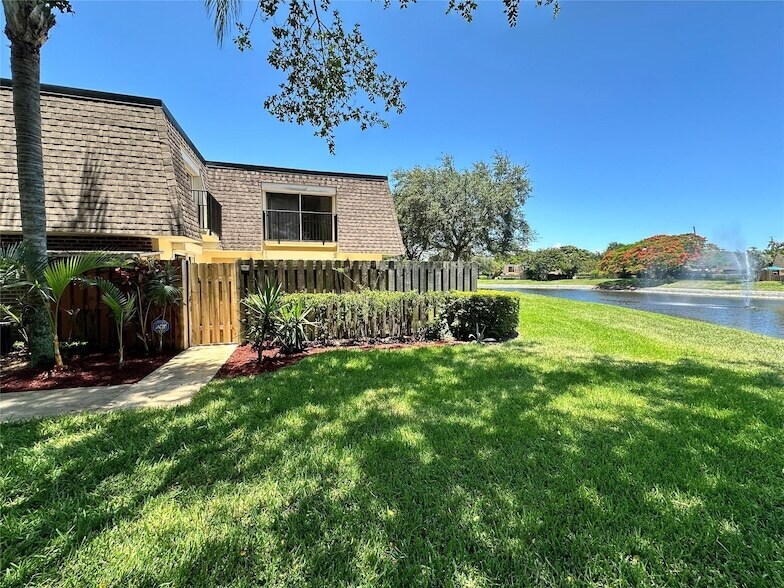Primary Photo - 2903 SW 22nd Cir