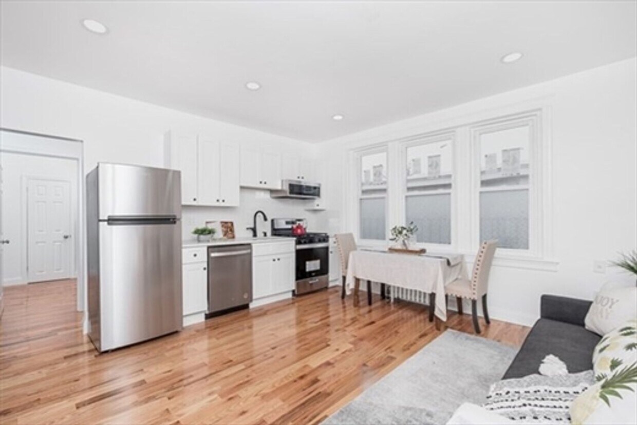 Renovated - Close to T - Allston - Boston University - Renovated - Close to T - Allston - Boston University