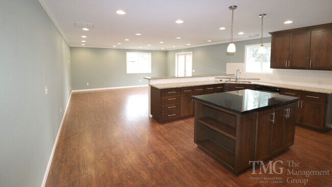 Foto del edificio - 3BD 2000+ Sq Ft Ranch on a Huge Lot!  Beau...