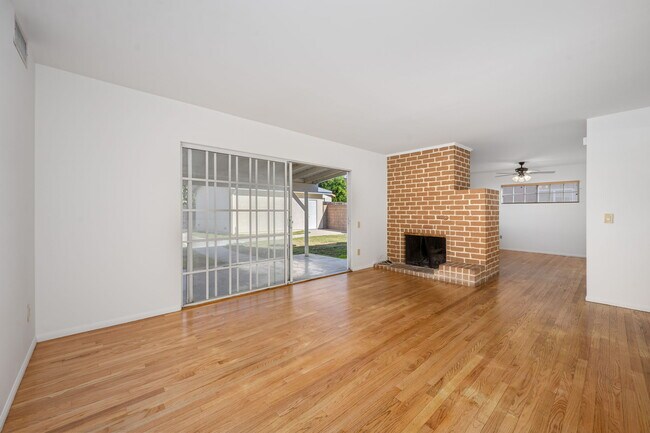 Building Photo - 17109 Rinaldi St