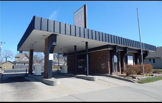 Building Photo - 218 S Kansas Ave