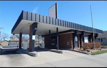 Building Photo - 218 S Kansas Ave