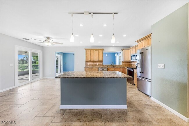 Building Photo - 17075 Edgewater Dr