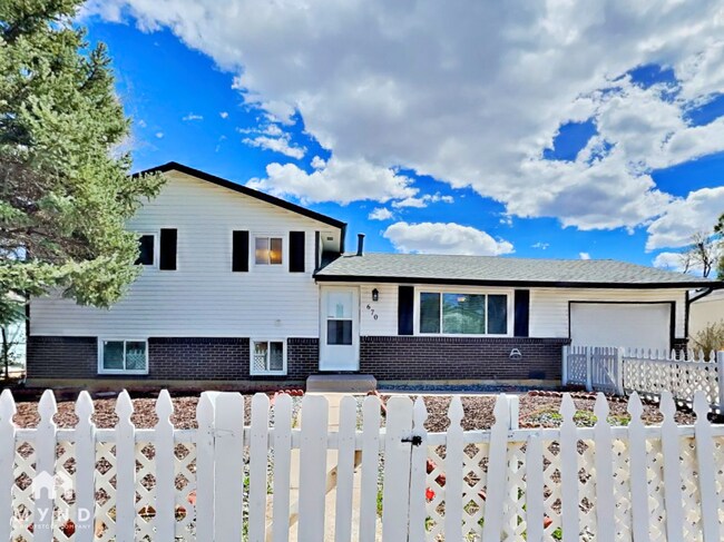 Foto del edificio - 670 Calle Entrada