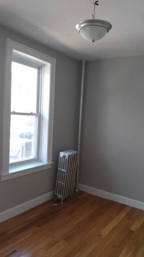 Building Photo - 87 E 31st St
