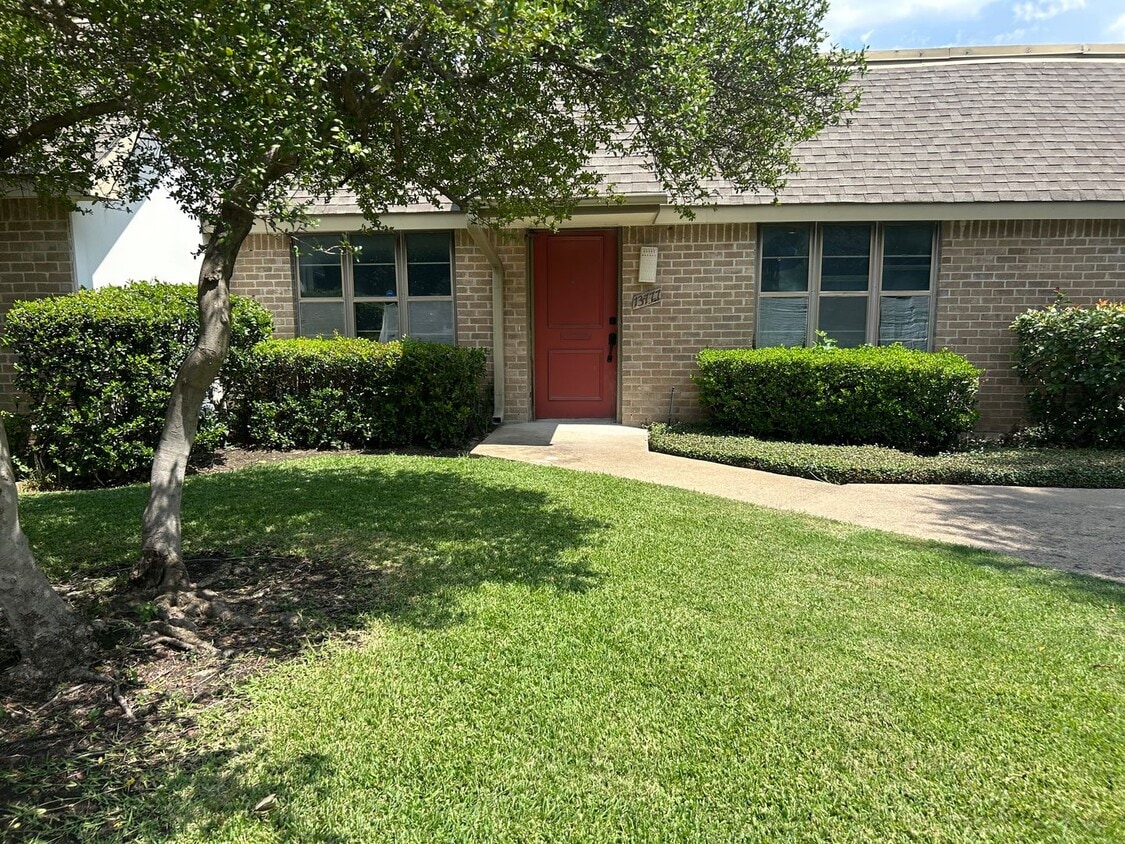 Photo - 13777 Brookgreen Cir (Dallas, TX)