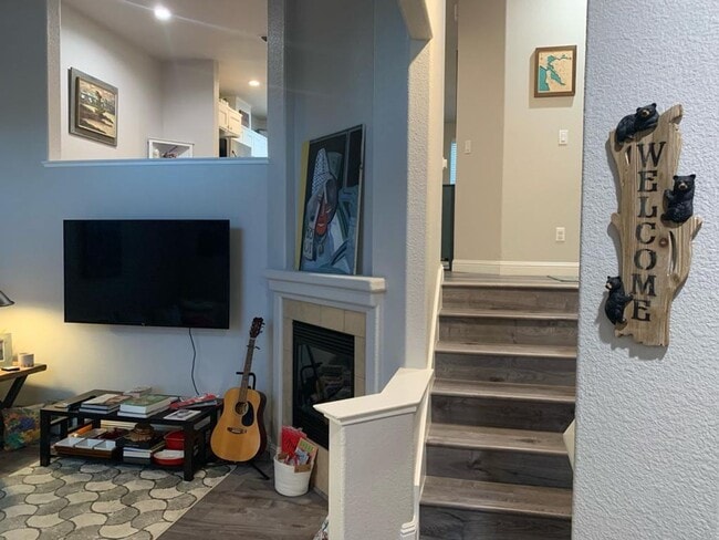 Building Photo - Modern Concord Townhouse 3/2.5 near BART &...